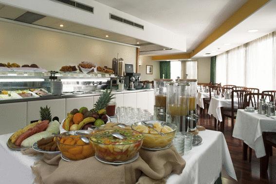 Husa Moncloa Madrid Restaurant photo